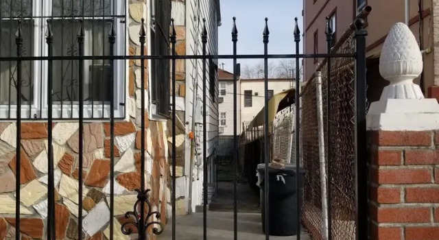 2 Bed Rooms Shared Brooklyn Apartment, Забронировать Апартаменты/квартира Отели Нью-Йоркской агломерации с парковкой, Парковка