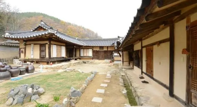 Cheongsong chalbanggong jongtaek, Đặt Khách sạn Deokcheon-ri Nam Triều Tiên