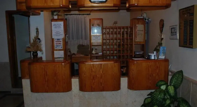 Kerman Hotel, Забронировать Отель Недорогие отели Чешме, рядом с Cesme Bus Terminal, недорого