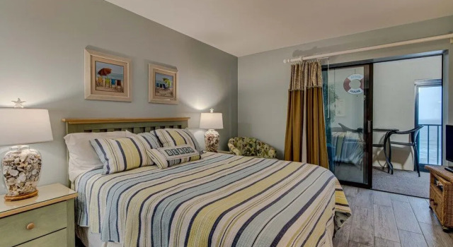 Gulf Tower 8b 2 Bedroom Condo by RedAwning