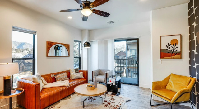 Апартаменты с 3 комнатами с балконом Flagstaff Townhome Near Downtown w/ Mountain Views