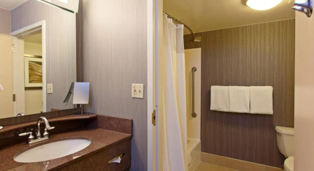 Четырёхместный номер Standard Courtyard by Marriott San Diego Central