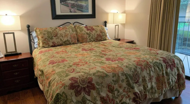 Номер Standard с балконом Oak Square Rentals