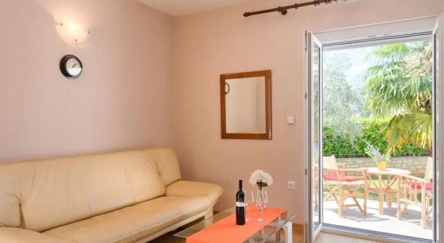 Modern apartment with pool, free Wi-Fi and air conditioning, ideal for a couple