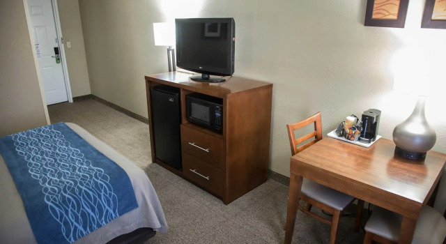 Номер Standard Comfort Inn Gurnee near Six Flags