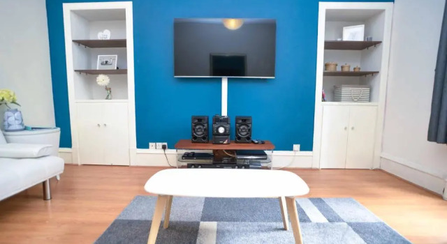 Modern Flat in Rosemount City Centre
