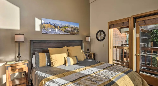 Апартаменты Spacious Breckenridge Condo: Walk to Ski Lifts!