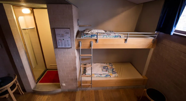 Кровать в общем номере Auberge de Jeunesse de Mons