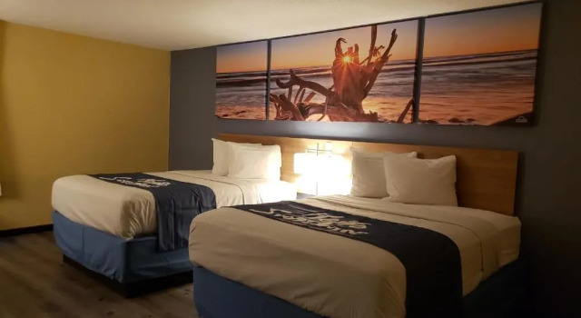 Четырёхместный номер Standard Days Inn & Suites by Wyndham Merrillville