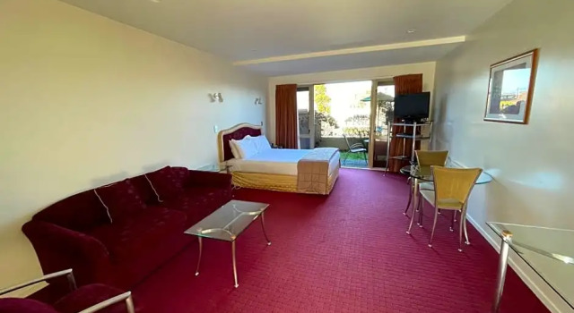 Студия Chantillys Motor Lodge
