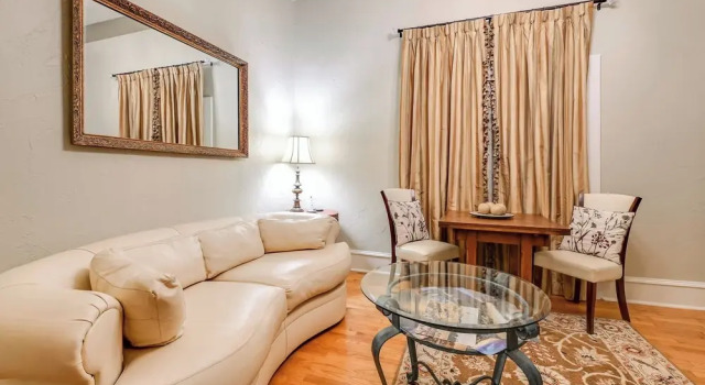 Dtwn Decatur Apt: Walk to Restaurants & Shops, Забронировать Отель Декейтер Dallas - Fort Worth Metropolitan Area