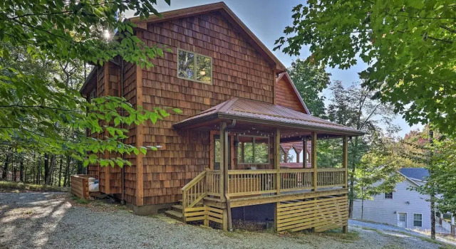 2 Mi to Beech Mtn Resort: Cabin w/ Deck & Grill!