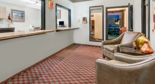 Super 8 by Wyndham Huron, Book Mini-hotel Huron South Dakota