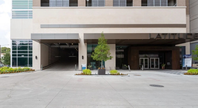 Latitude Med Center, Забронировать Отель Хьюстон Texas Gulf Coast, рядом с Baylor St. Luke's Medical Center-McNair Campus