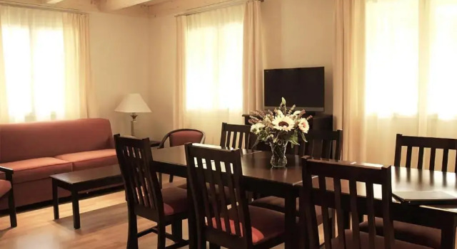 Бунгало Superior Swiss Inn & Apartments