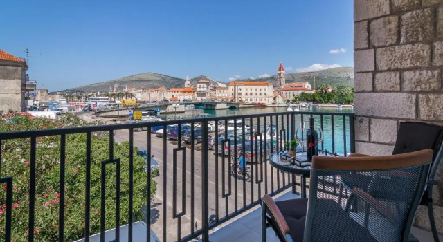 Двухместный номер Deluxe с балконом и с видом на море 4 Elements Old Town Views Rooms