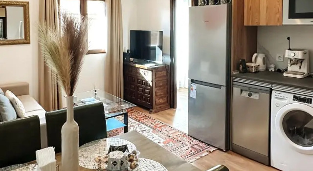 Четырёхместные апартаменты с балконом Casón De Los López Apartments