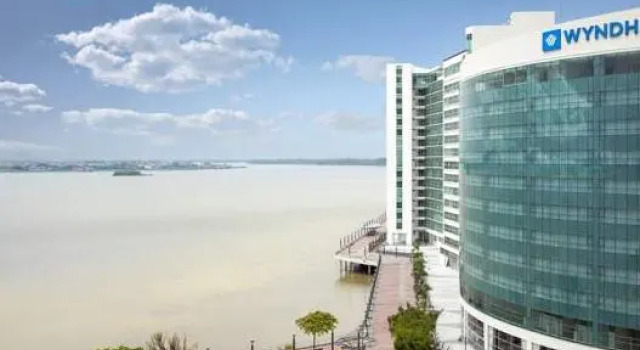 Номер Standard с видом на реку Wyndham Guayaquil, Puerto Santa Ana