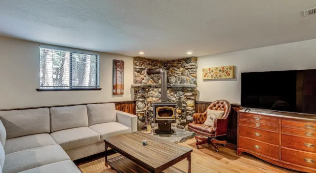 Spacious Retreat w/ Backyard: 1 Mi to Lake Almanor