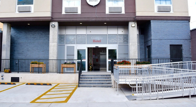 Кровать в общем номере Giorgio Hotel