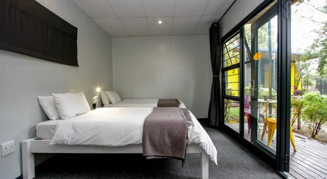 SleepOver Lanseria, Buchen Sie Gasthaus Mini-Hotels in Gauteng, Gasthaus