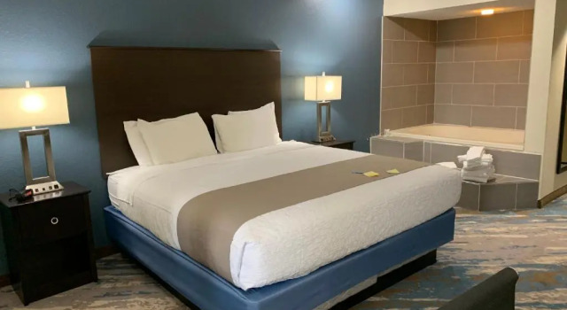 Люкс AmericInn by Wyndham Prairie du Chien