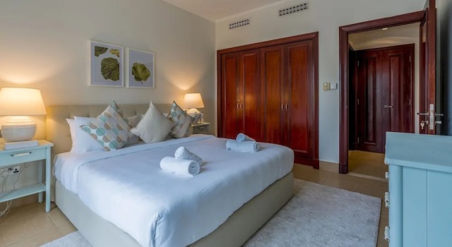 Spacious 2bedroom With Burj View in Downtown Dubai, Забронировать Апартаменты/квартира Даунтаун Дубай , рядом с Дубайский аквариум