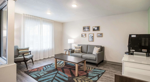 WoodSpring Suites Detroit Madison Heights