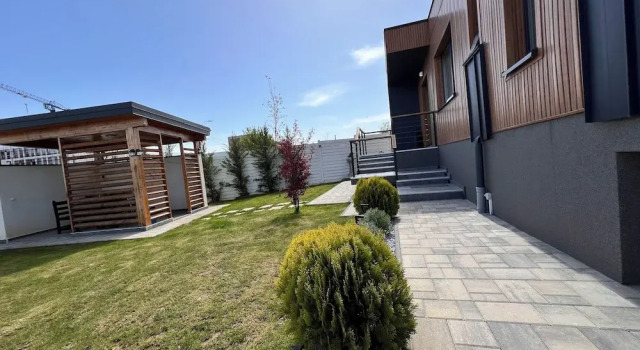 AGrey frame Residence Villas, Rezerwuj Willa Hotele w Ilfov z parkingiem, Parking