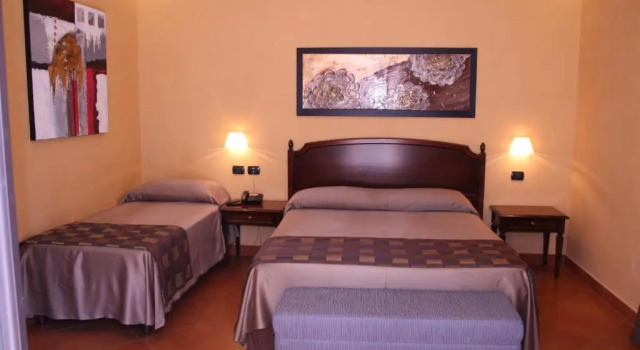 Трёхместный номер Classic Artemis Hotel