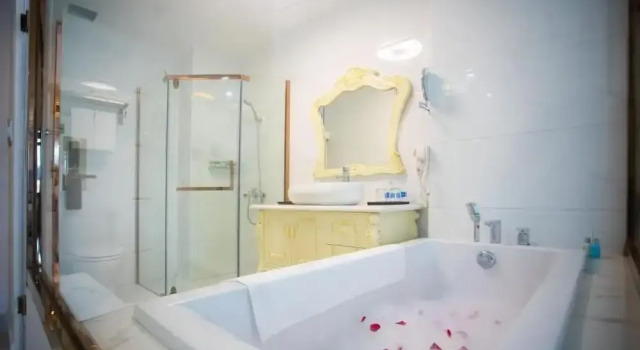 Номер Deluxe Canh Hung Palace
