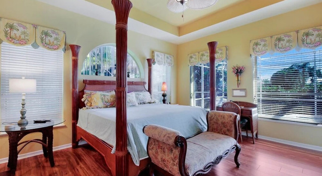 Коттедж Luxury с 3 комнатами с красивым видом из окна BRF335 3 Bedroom Holiday Home by Marco Naples Vacation Homes