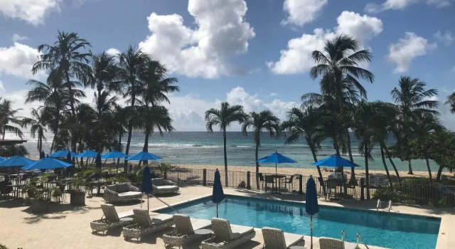 Номер Superior oceanfront Coconut Court Beach Hotel