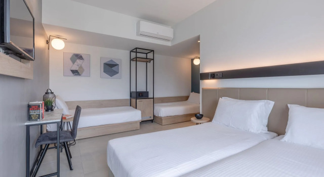 Четырёхместный номер Standard Hotel Avra by Smile hotels