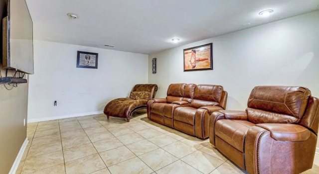Wooded Trail On-site, Spacious Simpsonville Home, Забронировать Дом для отпуска Симпсонвилл Южная Каролина, рядом с Prisma Health Hillcrest Hospital
