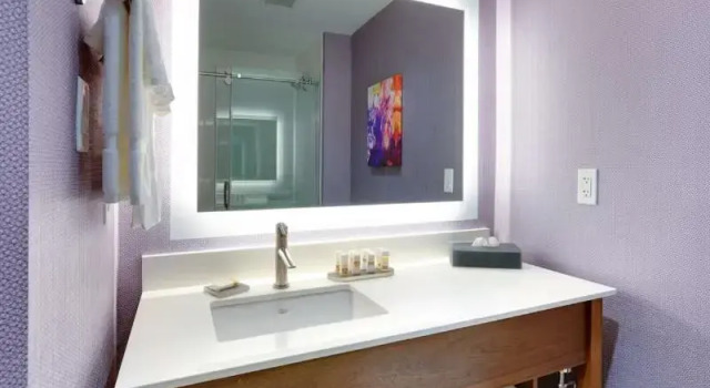 Четырёхместный номер Standard La Quinta Inn & Suites by Wyndham Lakeway