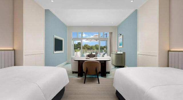 Yuehua Hotel Xiamen Seaside Hotel corridor leads to the stone exhibition hall