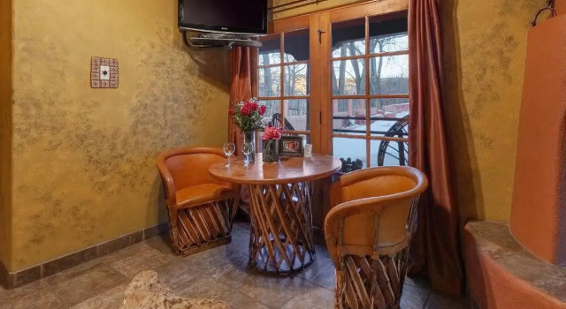 Люкс Deluxe Adobe and Pines Inn Bed and Breakfast