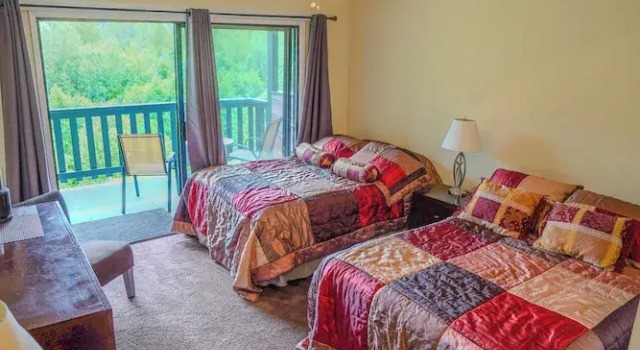 Номер Classic Helmcken Falls Lodge Cabin Rooms and RV Park