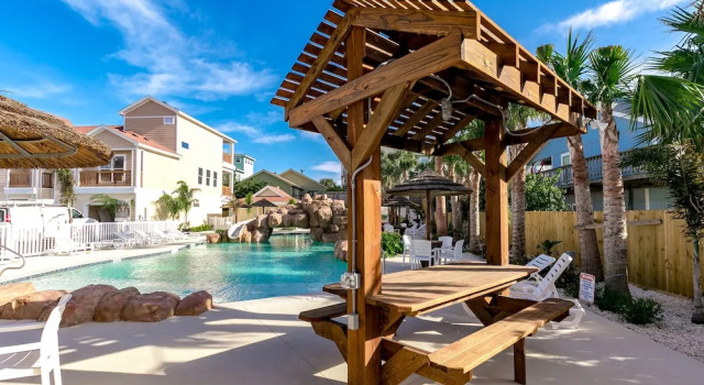 Sandy Sea-clusion 3 Bedrooms 2.5 Bathrooms Condo