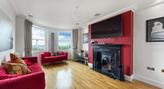 Harbour front house on The Paragon !