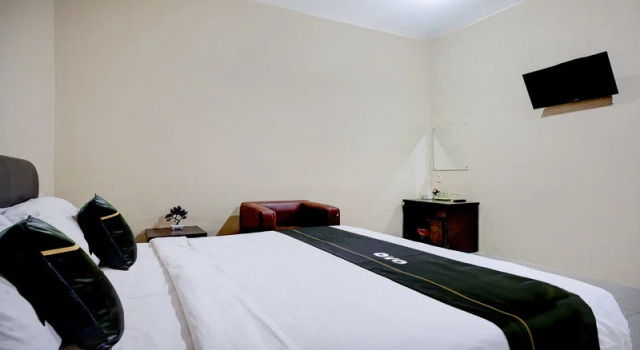 Двухместный люкс Hotel O Medan Near Gajah Mada formerly Hotel Indah Raya