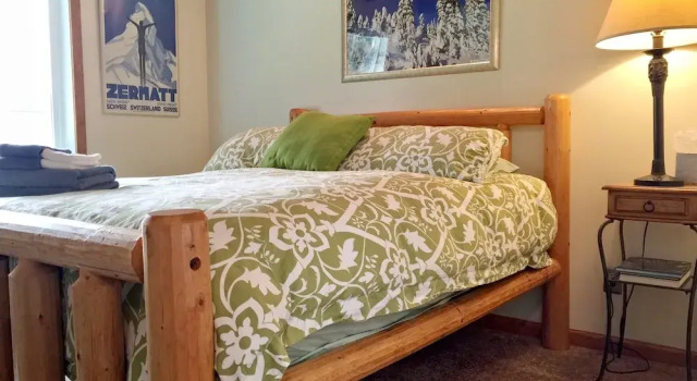 Mt Baker Rim Cabin 99 - Charming Cabin With a hot Tub, Wi-fi, Pet Friendly, Buchen Sie Ferienhaus Hotels in Glacier mit Parkplatz, Parkplätze