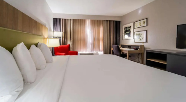 Четырёхместный номер Standard Country Inn & Suites by Radisson, Richmond I-95 South, VA