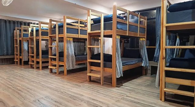 Кровать в общем номере The Hosteller Mussoorie By the Streamside, Kempty