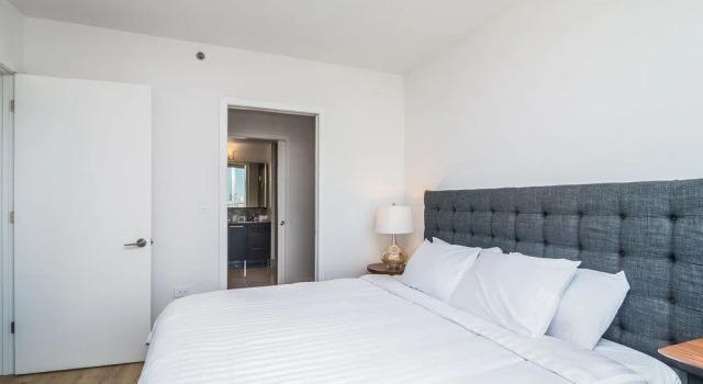 Apartment in River North with Balcony, Забронировать Апартаменты/квартира Апартаменты Чикаго, рядом с Кларк/Лэйк, Апартаменты/квартира