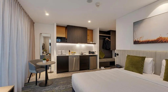 Студия с балконом Littomore Suites Kingswood