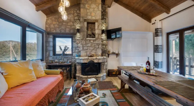 Villa Dianne Apt 2 Livadi Arachovas, Book Villa Hotels in Central Greece with Parking, Parking