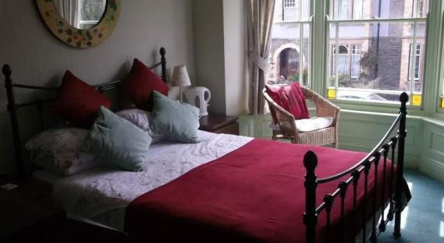 The Hollies Guest House, Book Pension Builth Wells Powys