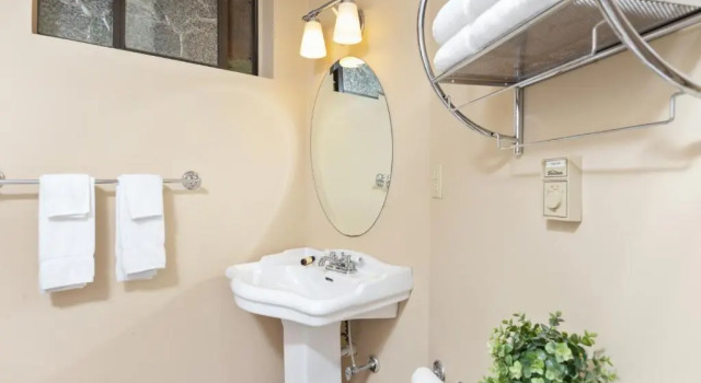 Четырёхместный номер Standard Ocean Gate Inn